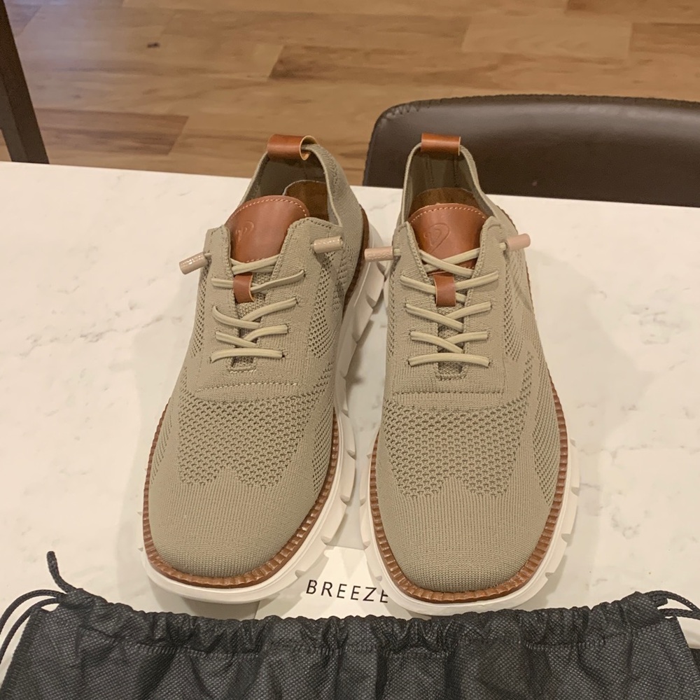 Breeze Men’s shoes- size 44 (10-10.5)
